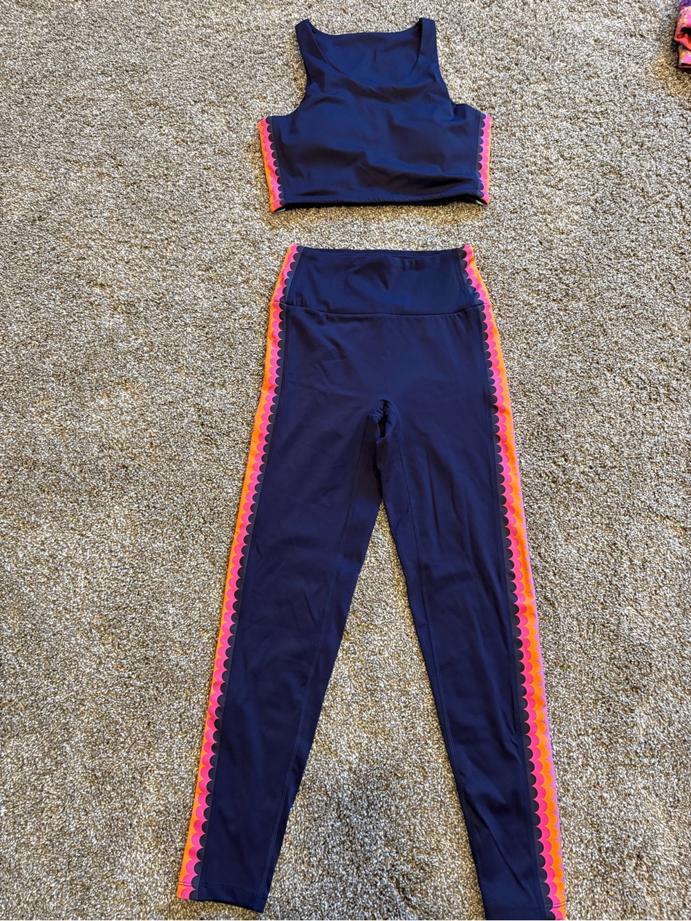 SSYS Women’s Navy Active Leggings and 
Sports Bra set with Scalloped Accent Colo